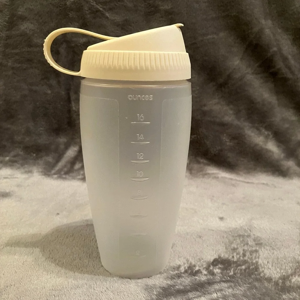 VTG Rubbermaid 16oz Servin Saver Shaker Drink Mixer Dressin Blender Bottle #309B